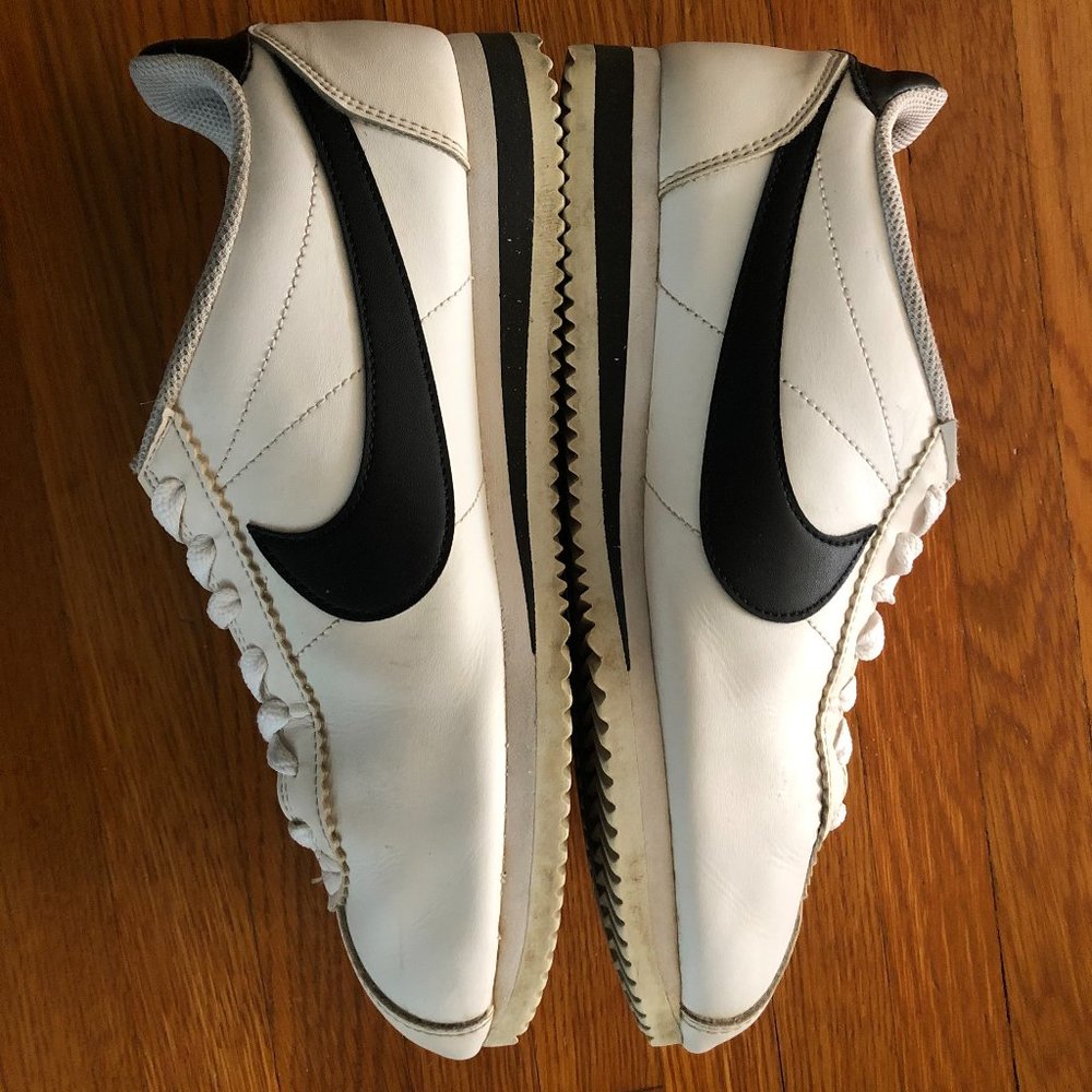 NIKE Cortez, White, Sz 8.5 / EUR 40